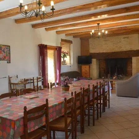 Pour 12 Avec Wifi, Animaux Admis Et Parking Pres De Sarlat