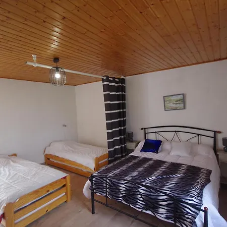 Pour 12 Avec Wifi, Animaux Admis Et Parking Pres De Sarlat Landhaus